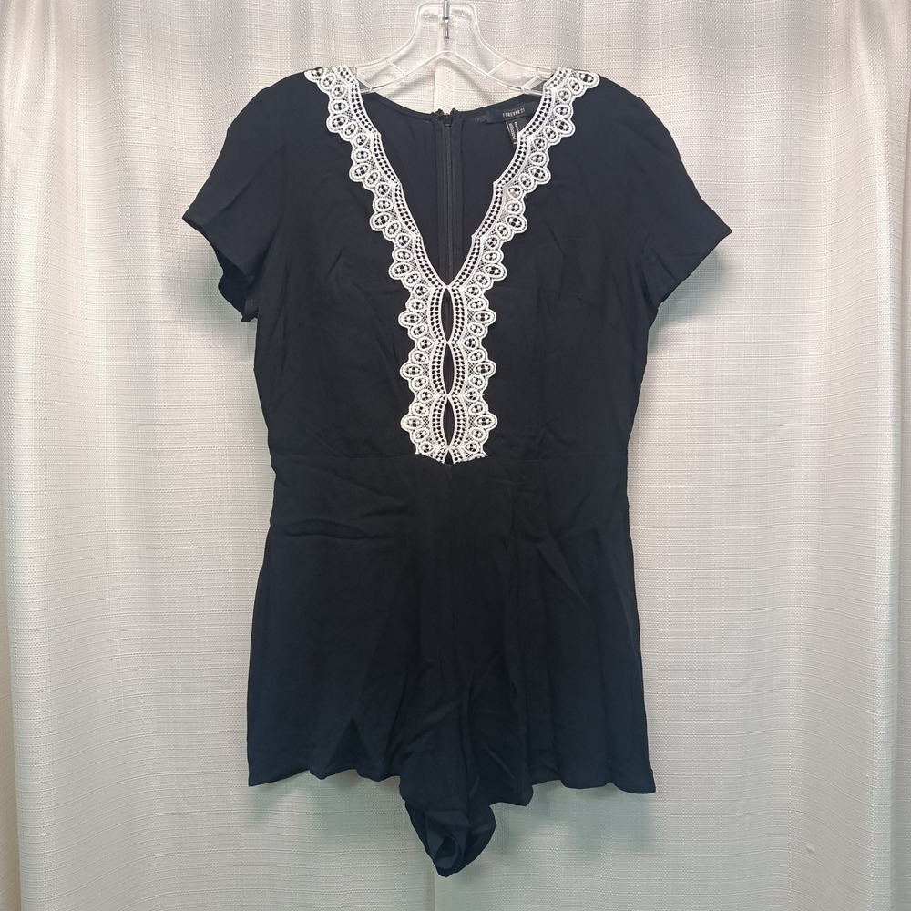 Forever 21 Womens M Black Romper White Crochet Lace V-Neck Short Sleeve NWT